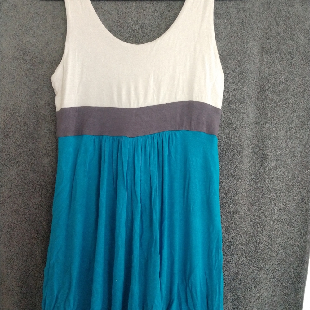 Dress - Picture 4 of 4